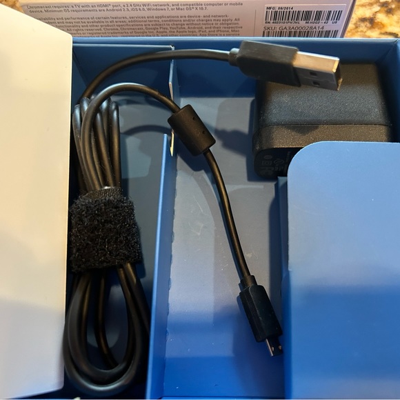 Google Chromecast 1st Generation Digital HD Media Streamer - Picture 6 of 6